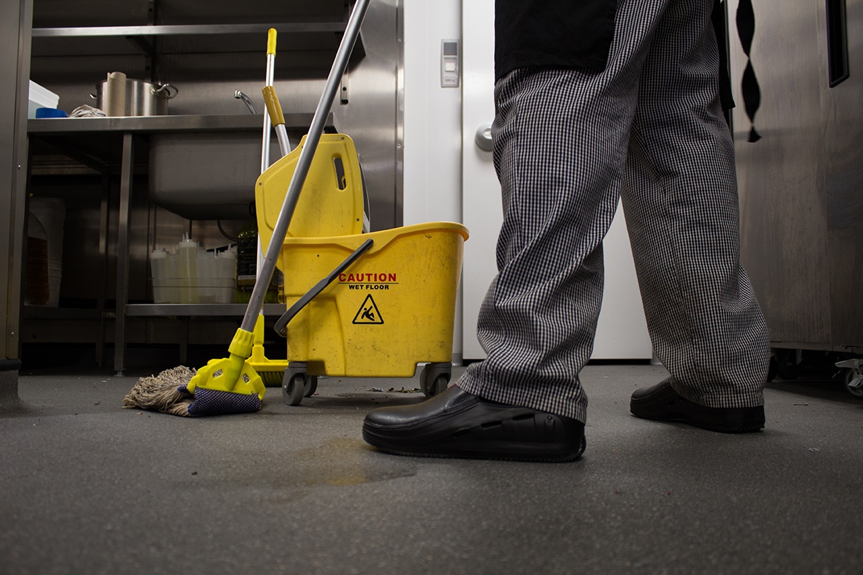 How to Clean a Greasy Restaurant Kitchen Floor | Blog